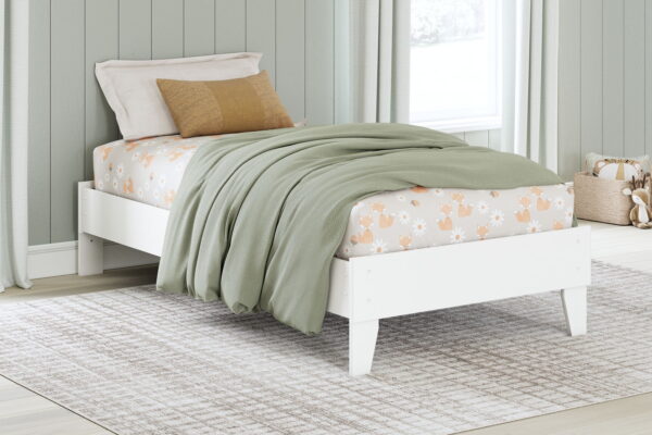 Hallityn - Platform Bed - Image 5