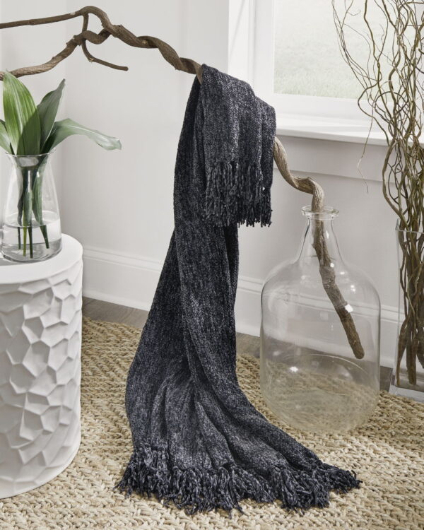 Tamish - Throw - Image 7