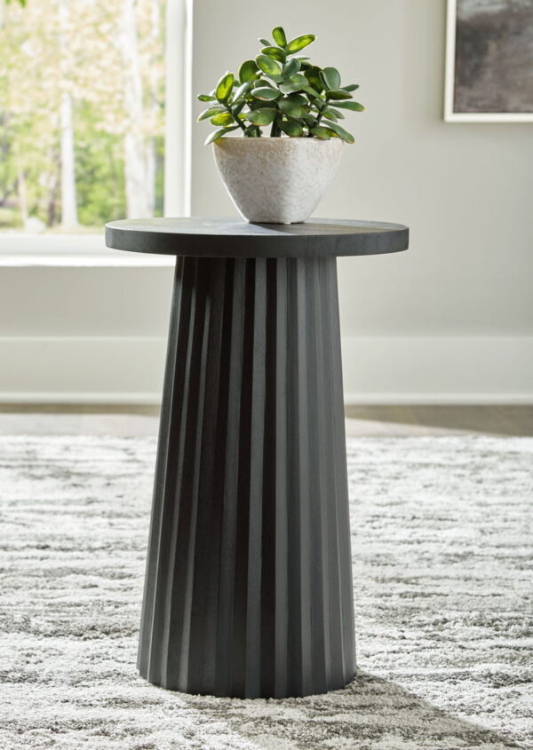 Ceilby - Accent Table - Image 4