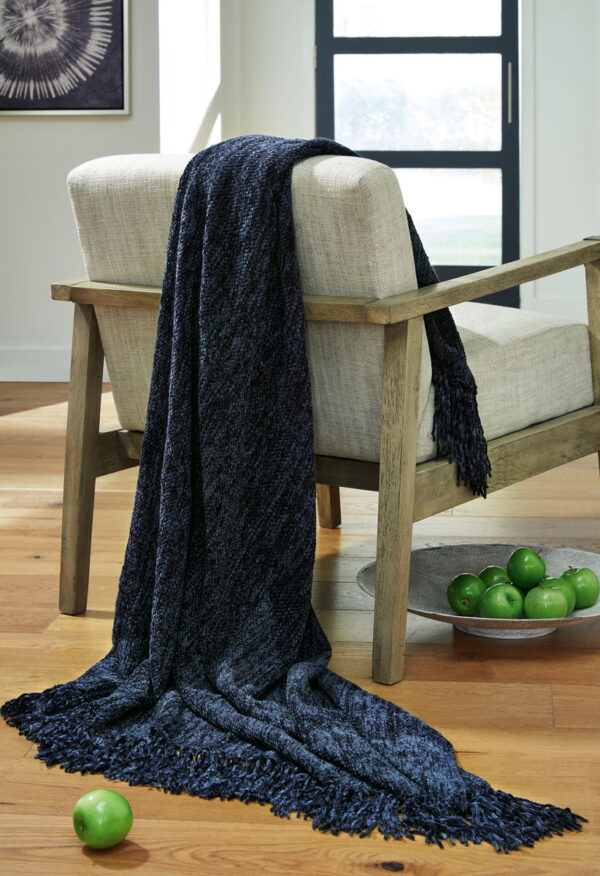 Tamish - Throw - Image 4