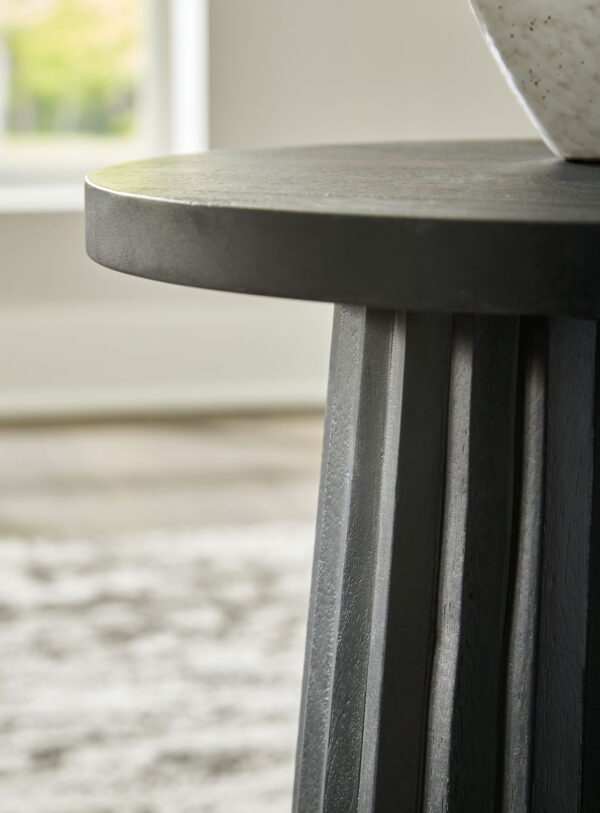 Ceilby - Accent Table - Image 6