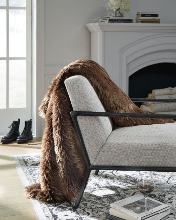 Bellethrone - Throw - Image 4