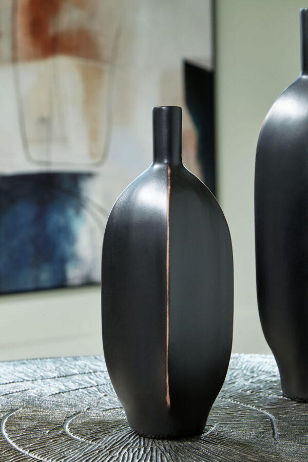 Rhaveney - Vase - Small - Image 4