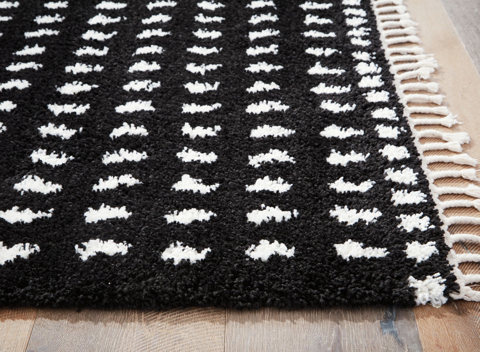 Minston - 5' x 7' Rug - Black / White - Image 2