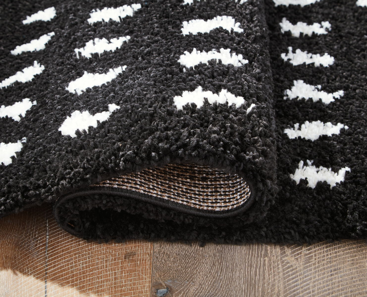 Minston - 5' x 7' Rug - Black / White - Image 3