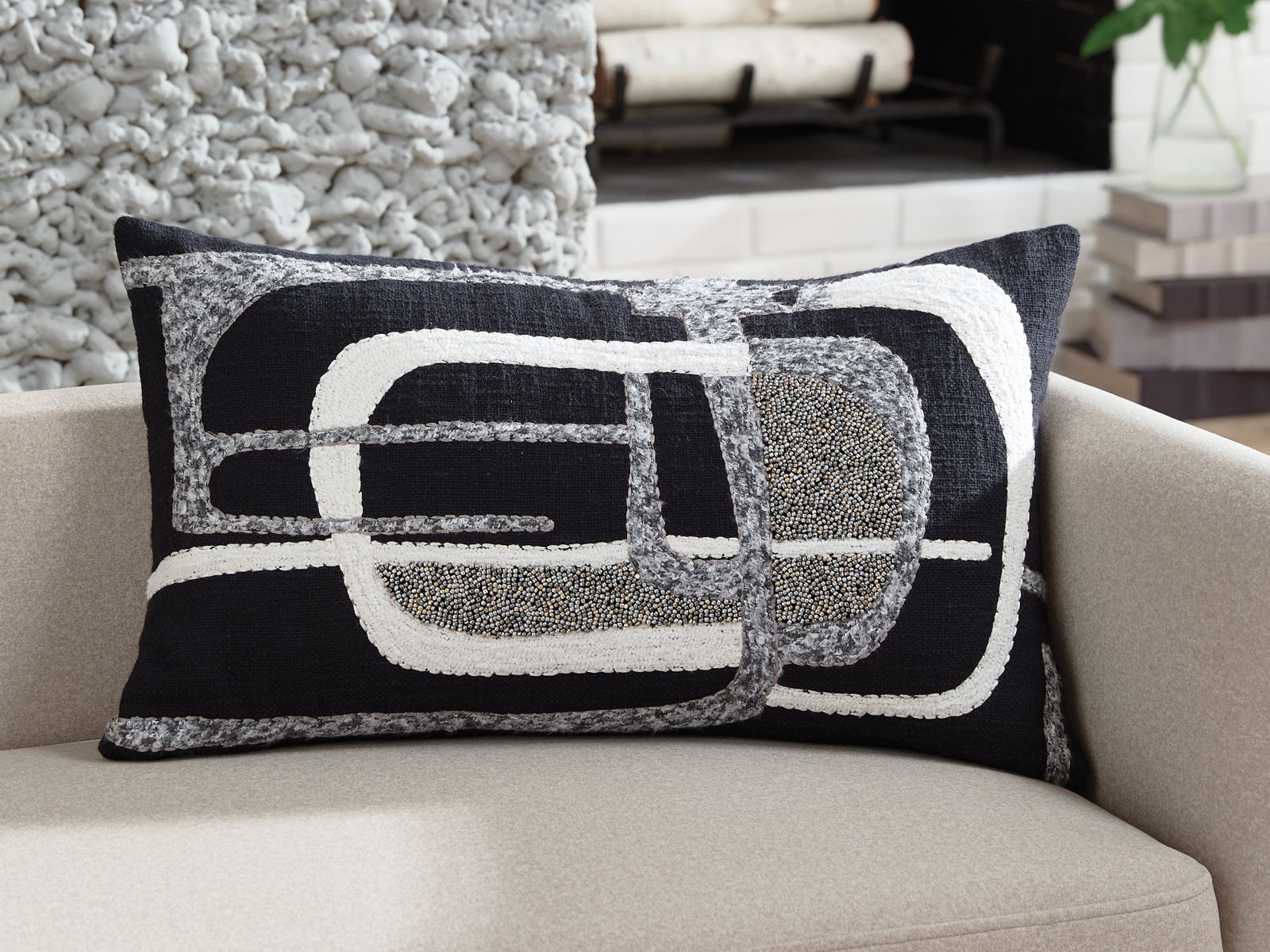 Gavrileigh - Pillow (Set of 4) - Black / Gray / Ivory - Image 4