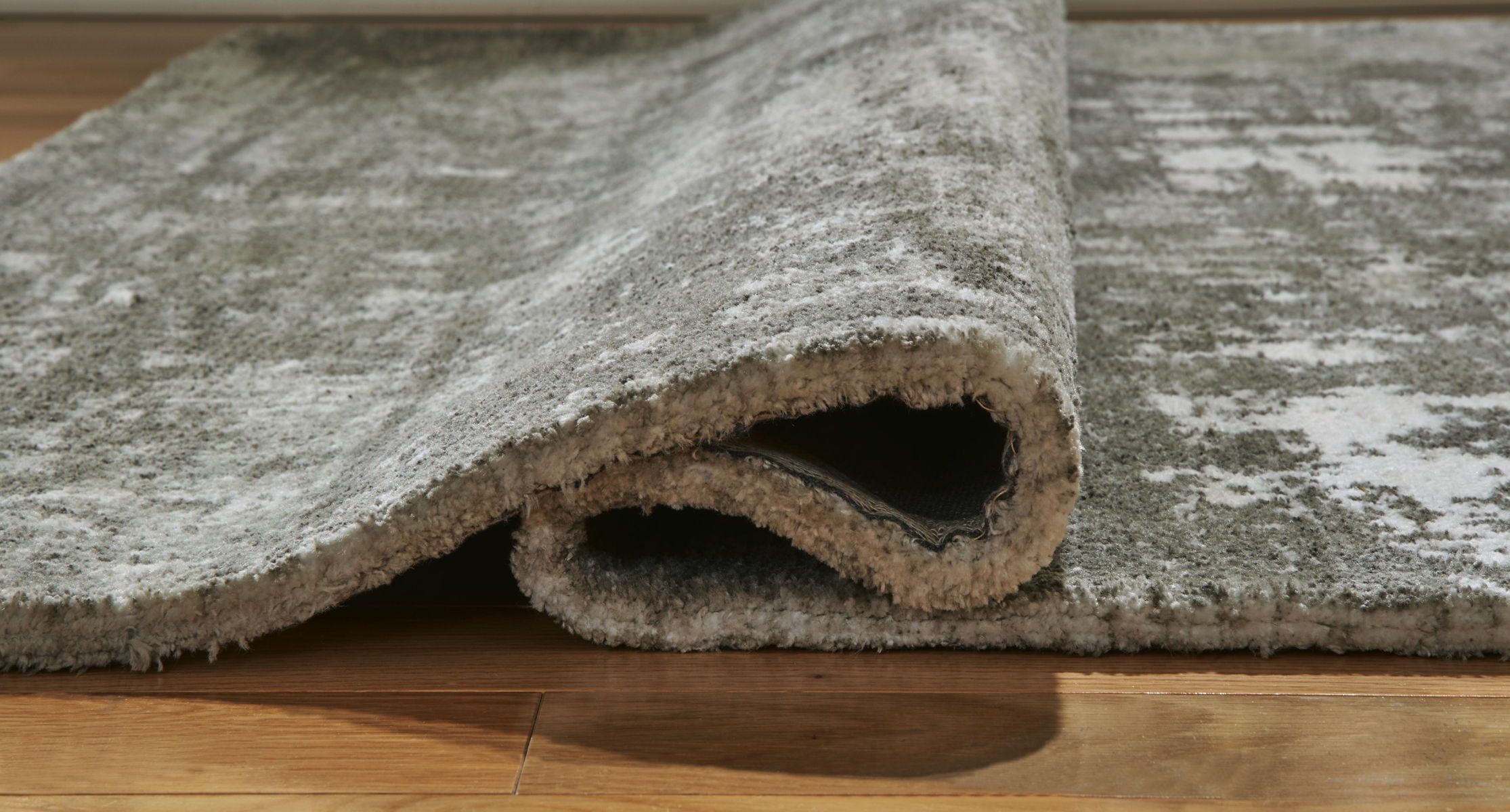 Valmontic - 5' x 7' Rug - Gray - Image 3